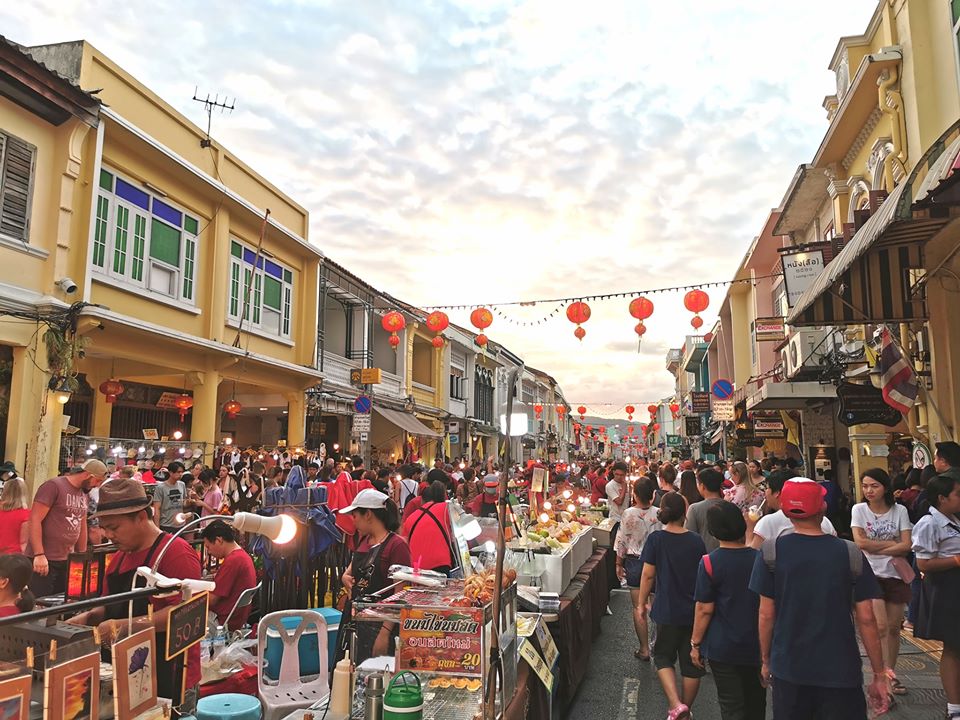 Night market (chaofa variety, lad yai & chillva night market)